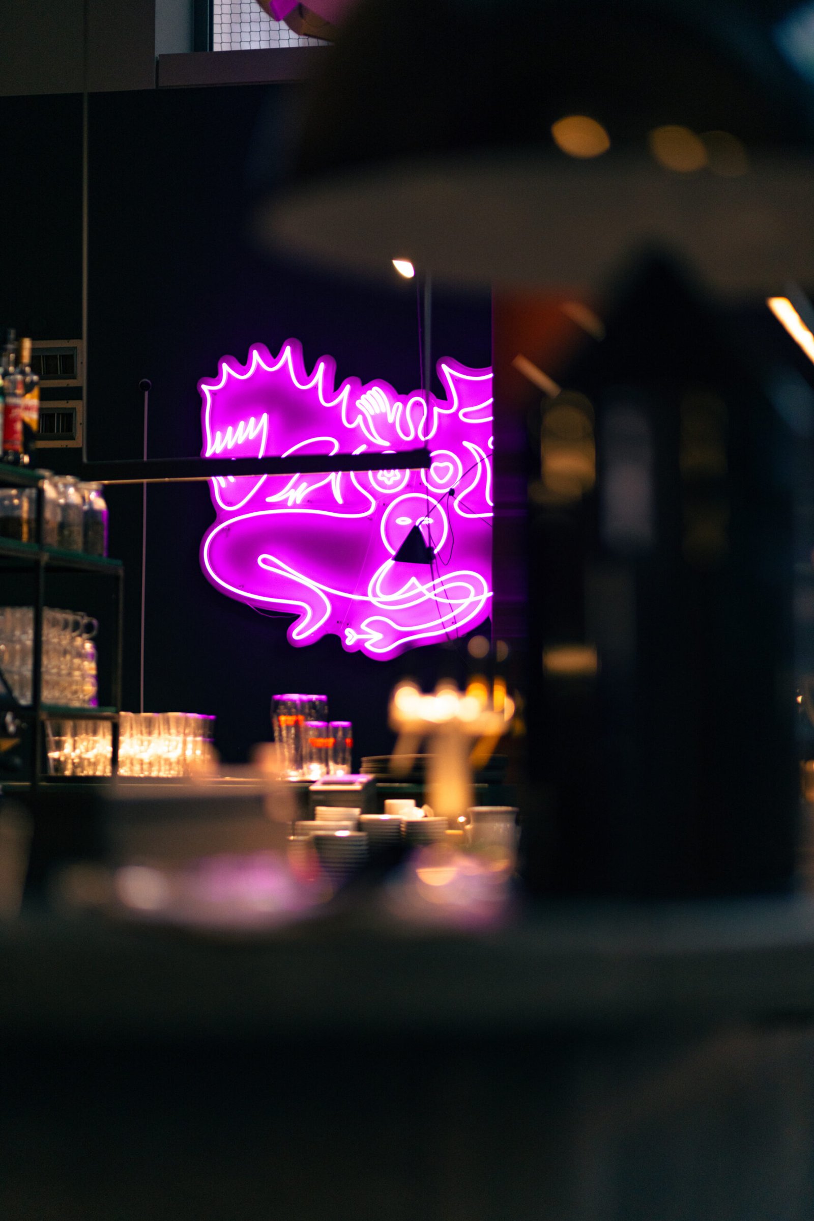 Abendveranstaltung Frankfurt: Stimmungsvolles Lichtdesign in der Location.