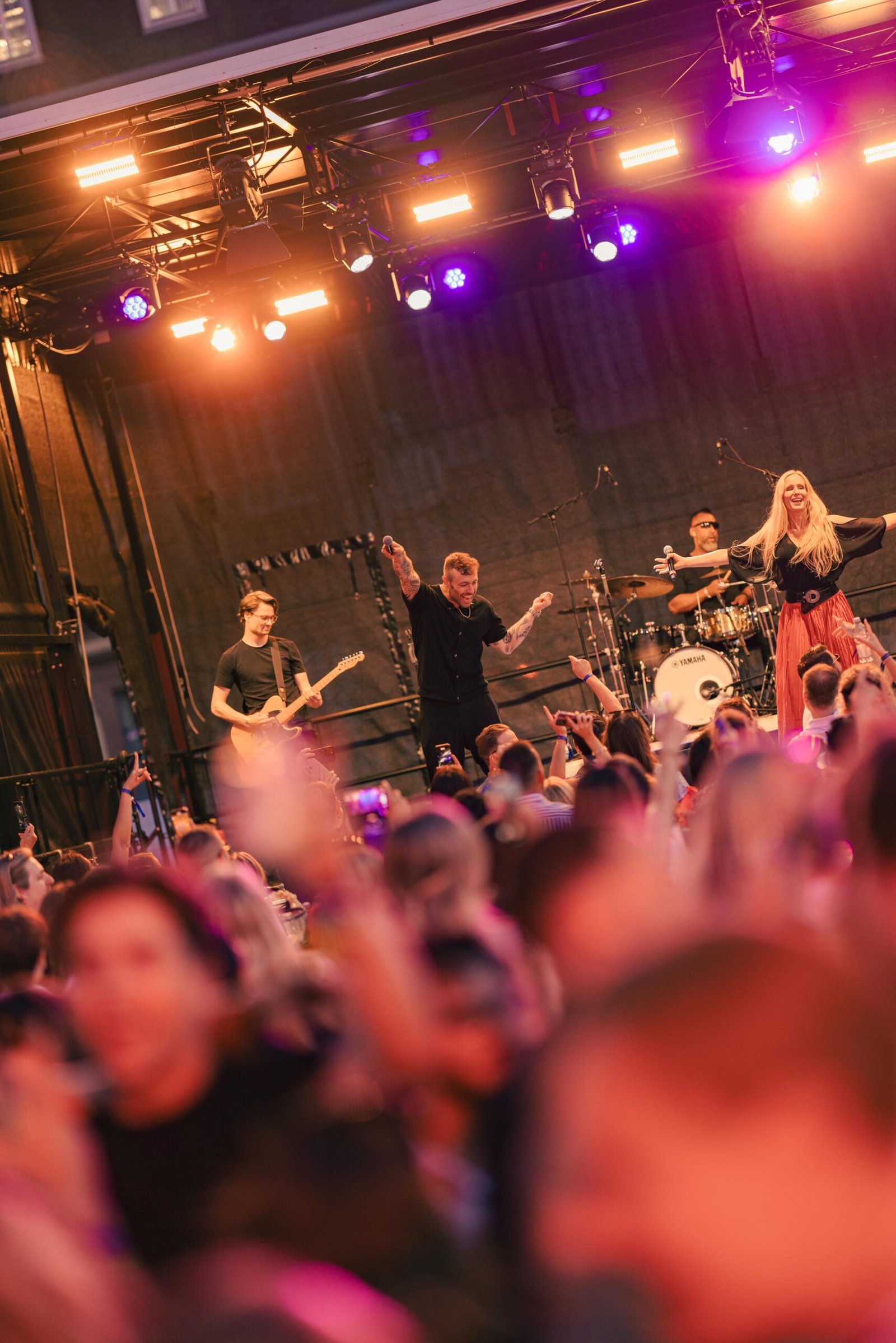 Eventhighlight auf der Frankfurter Messe mit Konzert einer Live Band - Eventfotografie