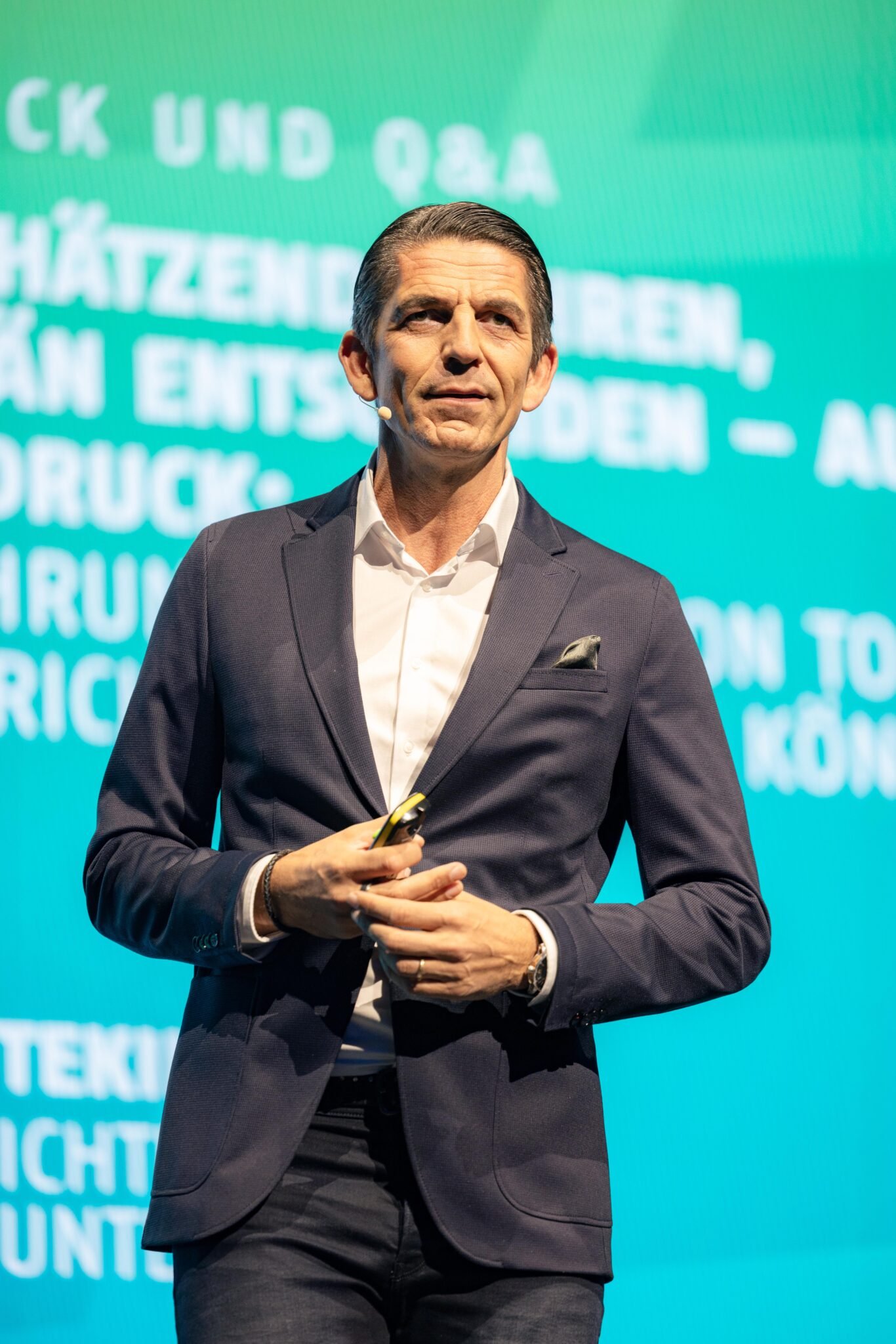 Dynamische Aufnahmen einer Konferenz von der VKU in Frankfurt.